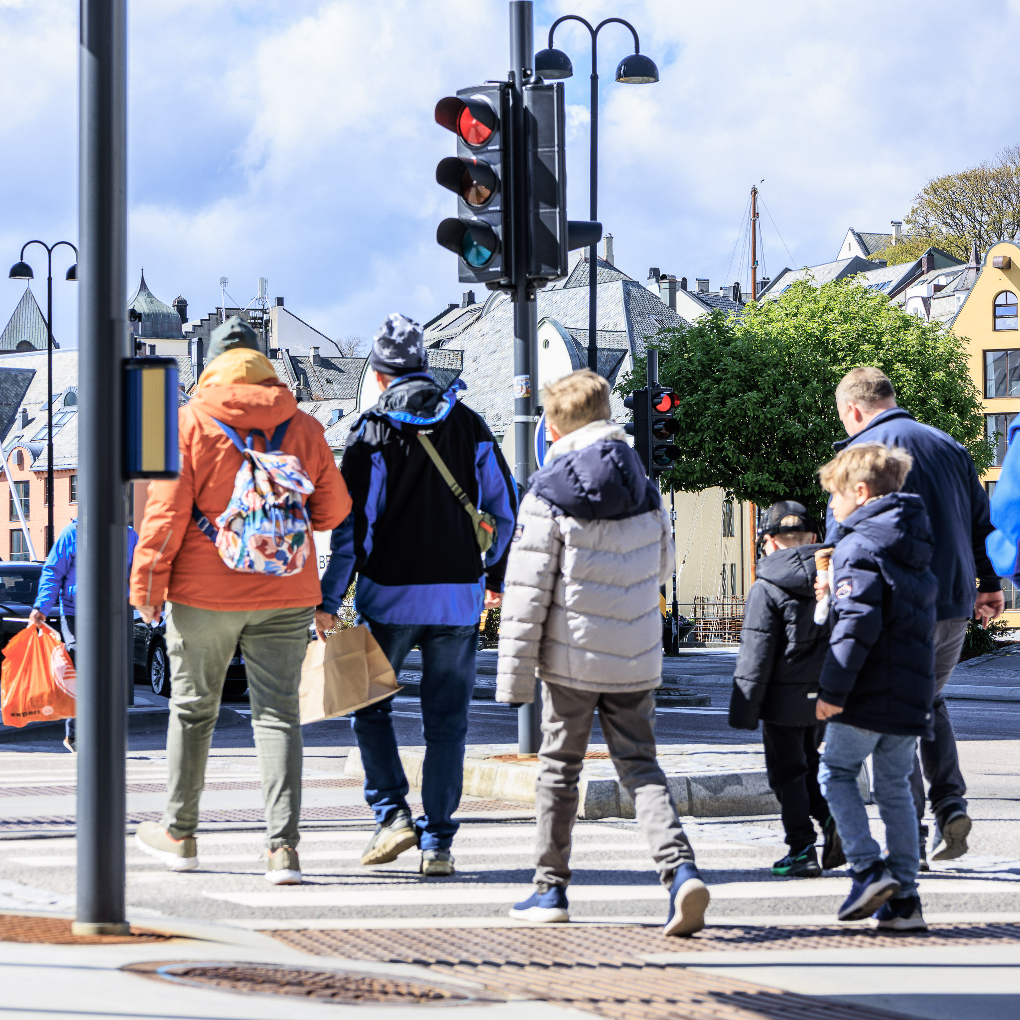 Motiverte fotografer på vei ut i byen. Foto: Joakim Grønfur